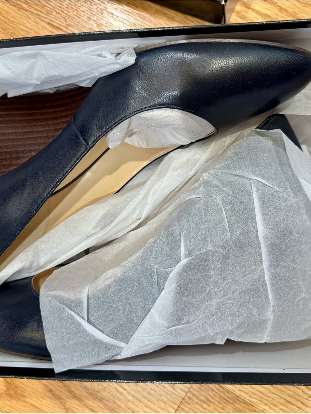 Nine West - Size 8 - Classic Navy Leather Pointed-Toe Flats